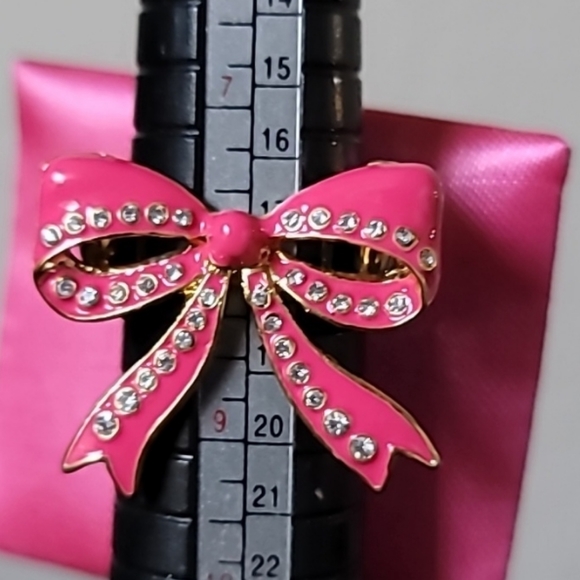 New Vintage! BETSEY JOHNSON Dollhouse Collection Pink Bow Stretch Ring. 8 - Picture 12 of 12